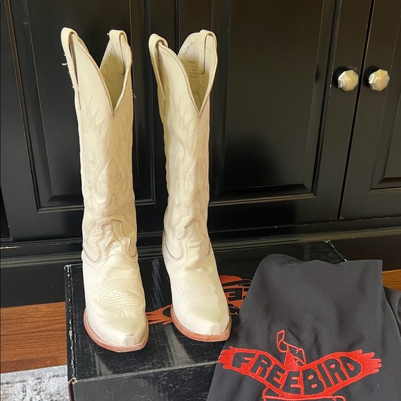 FREEBIRD WOODLAND BEIGE BOOTS - Size 7 - Picture 11 of 12